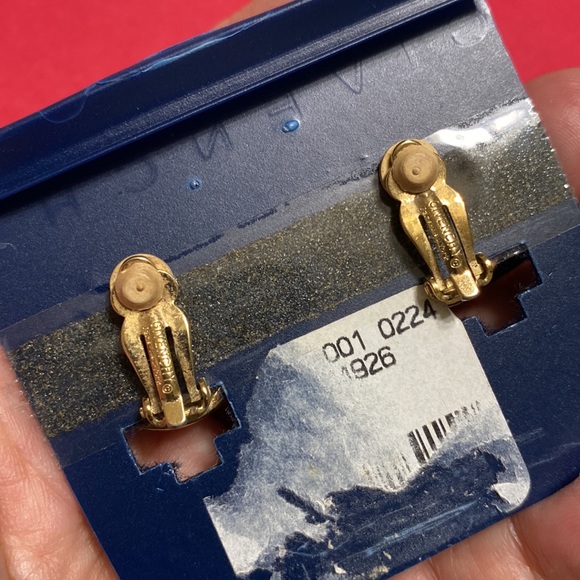 🖤Vtg💕GIVENCHY green stone clip earrings - Picture 5 of 17